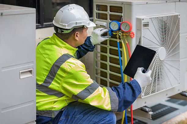 Professional Hvac technician working in Norco, LA